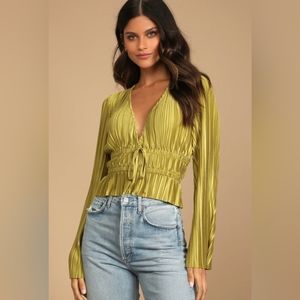 Lulu's Chartreuse Green Pleated Bell Sleeve Top